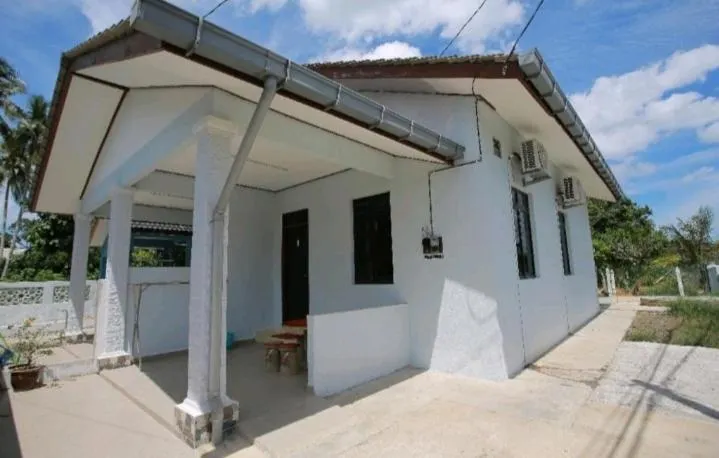 Roomstay Avoria YouTube Netflix - Image 1