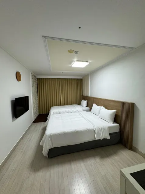 Han River Gold Hotel - Image 1