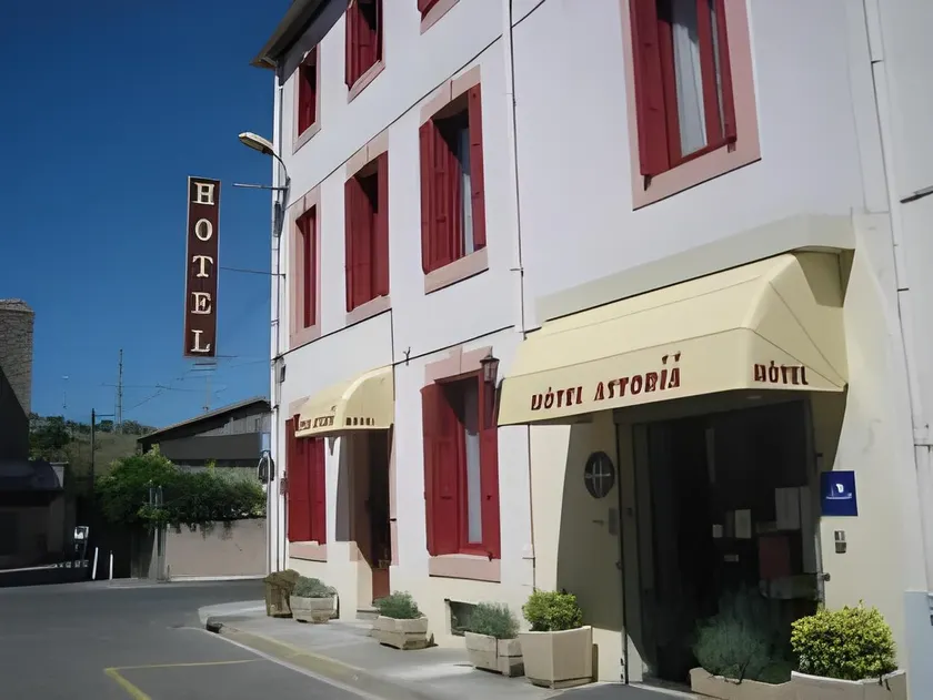 Hotel Astoria - Image 1