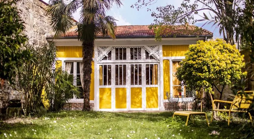 Maison d'invité au coeur d'un jardin - Image 1
