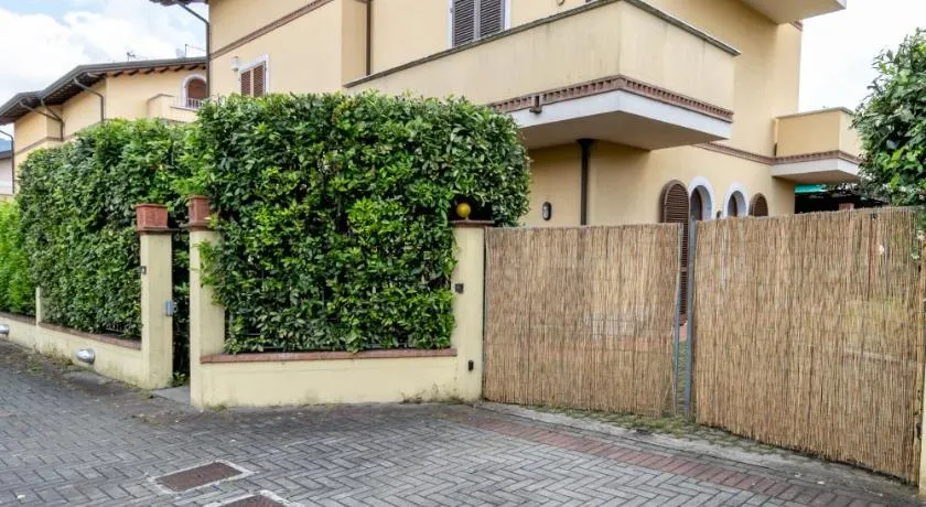 Villa vicino al mare con giardino e parcheggio - Image 1