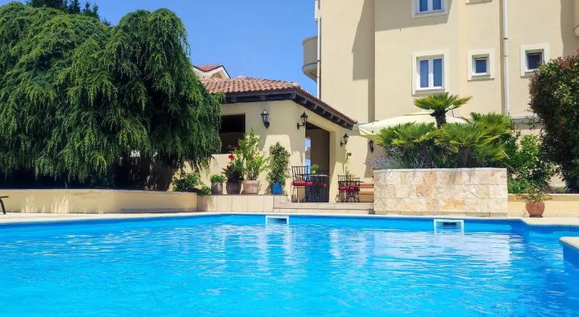 Aparthotel Lekavski - Image 1
