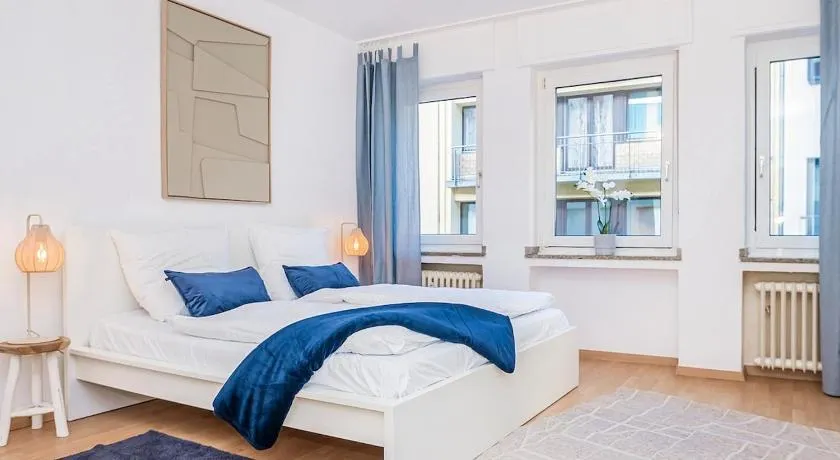 SpaceStays Apartment For 5 Zentrum WIFI HBF - Image 1