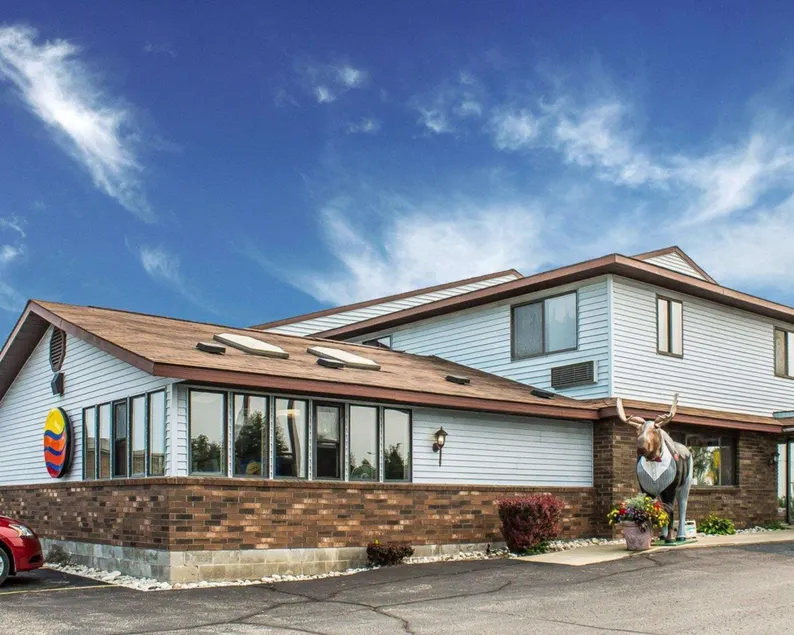 Comfort Inn Manistique - Image 1