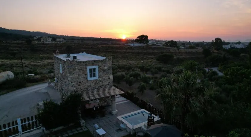 Traditional Kos villa with swimming pool, lawn yard and bbq - Image 1