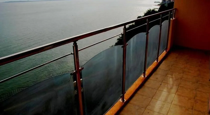 Coral Beach Apartment - Image 1