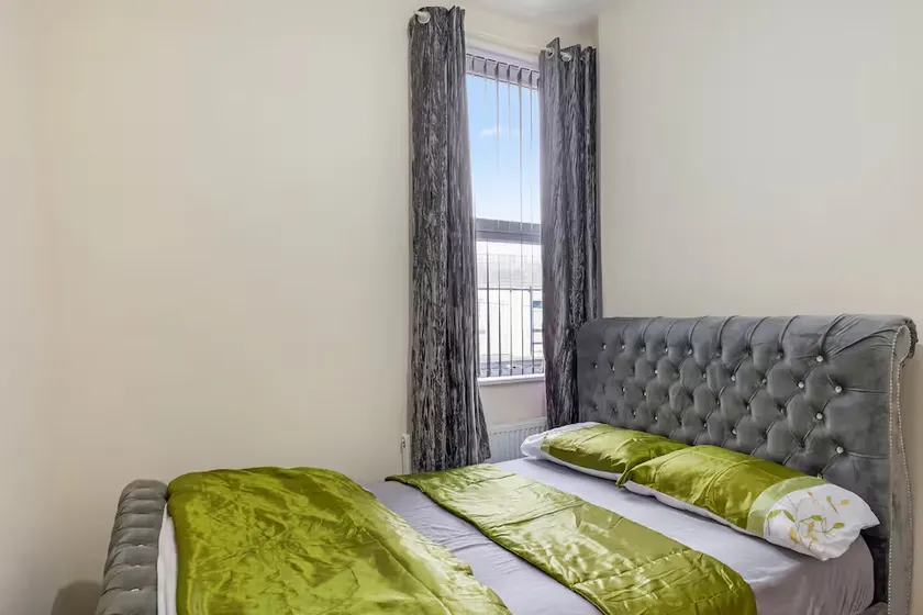 Spacious 3Bedroom| Large Bathroom & Prime Location - Image 1