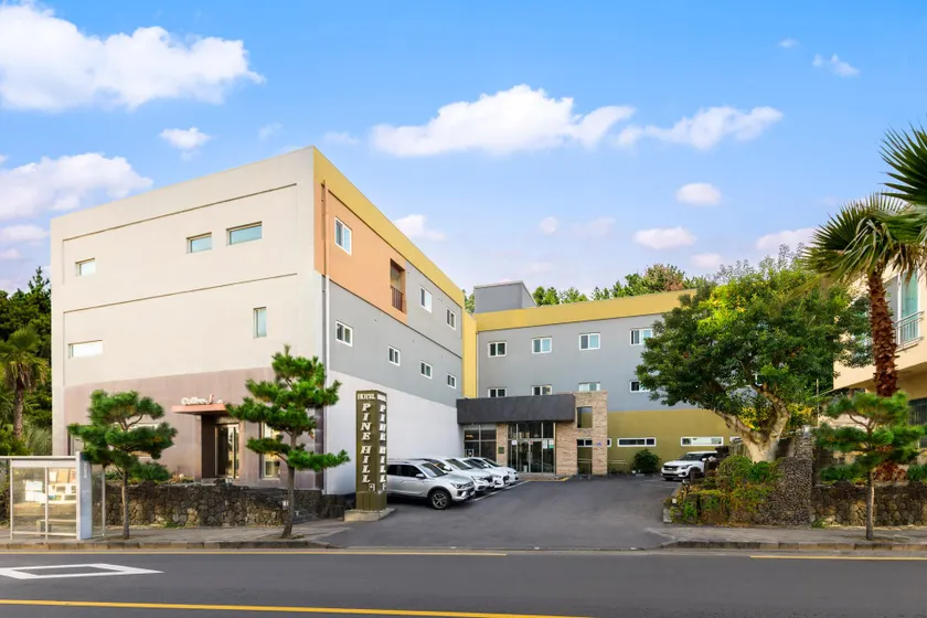 Pinehill Hotel - Image 1