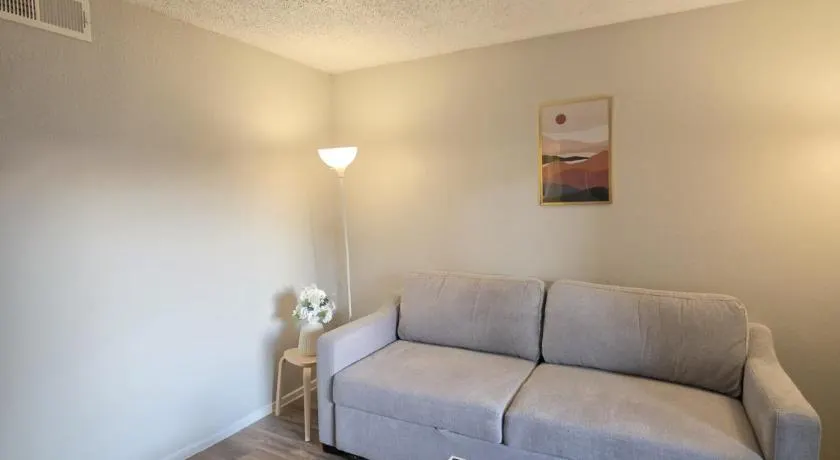 Modern 1BR Near AT&T Stadium Arlington, NFL Fans Favorite Stay - Image 1
