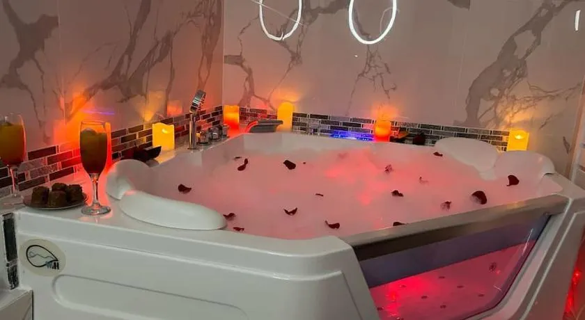 Luxueux Appartement Jacuzzi proche de Paris - Image 1