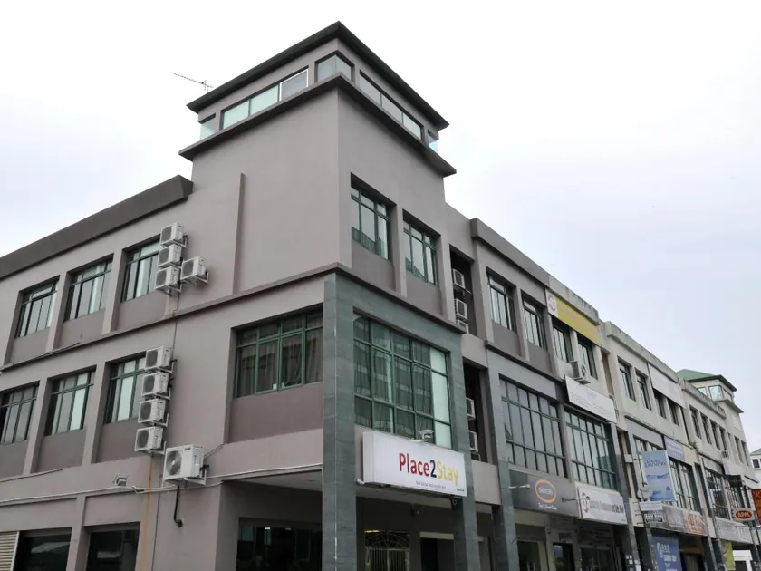 Place2Stay @ RH Plaza Hotel - Image 1
