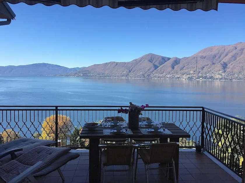 Amelia 3 with lake view and pool in Brezzo di Bedero residence - Image 1