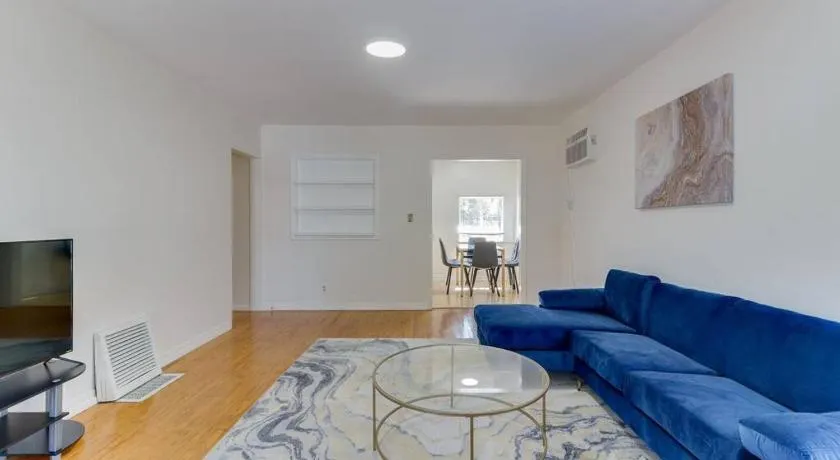 2 Bedroom Mid-Wilshire Charmer close to Downtown - Image 1