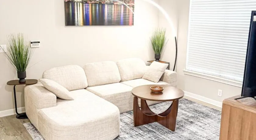 Contemporary 1BR Retreat Quiet Serene Setting - Image 1
