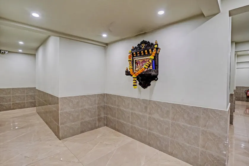 Hotel O Meet Point Guest House - Image 1
