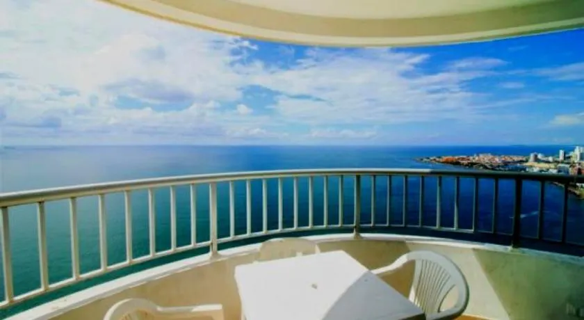 Apartamento Familiar con Vista al Mar en Bocagrande Cartagena - Image 1