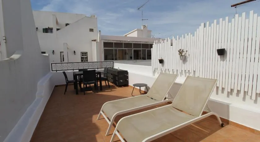 Townhouse with Rooftop Terrace in Olhão - Image 1