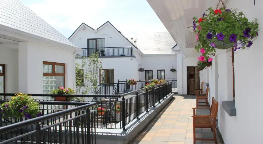 Donegan Court Aparthotel - Image 1