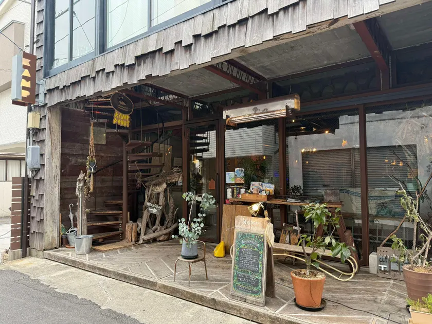 Kamp Houkan-cho Backpacker's Inn & Lounge - Image 1