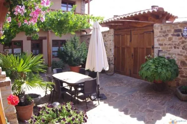 Hotel Rural La Veleta - Image 1