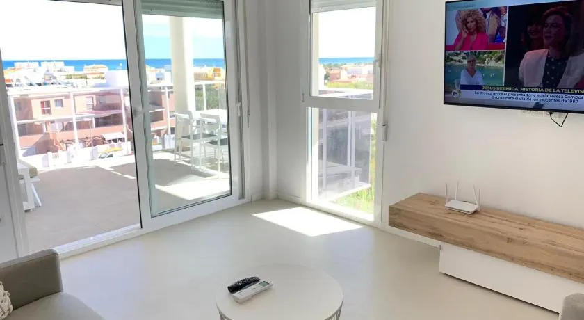 Beautiful apartment with pool near the beach - Image 1