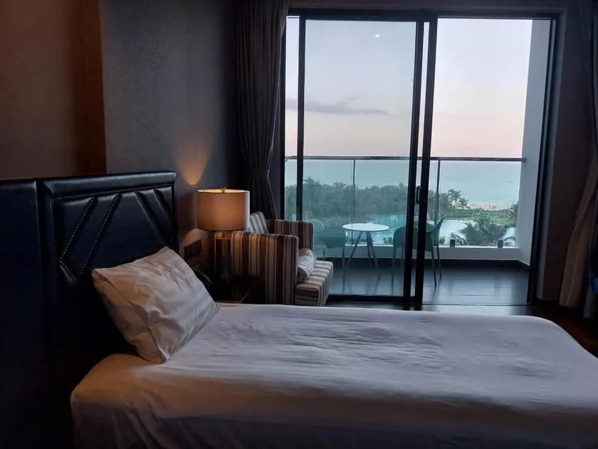Arena Premium Beach Front King/Twin Bedroom - Image 1