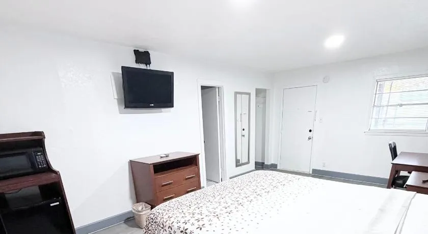 Economy Inn - Image 1