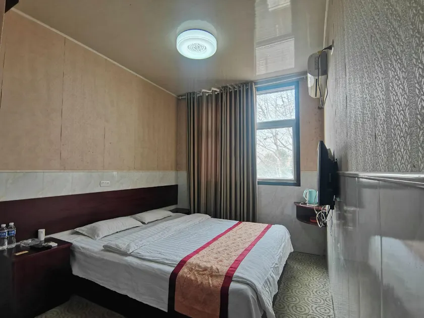 An Internet hotel - Image 1