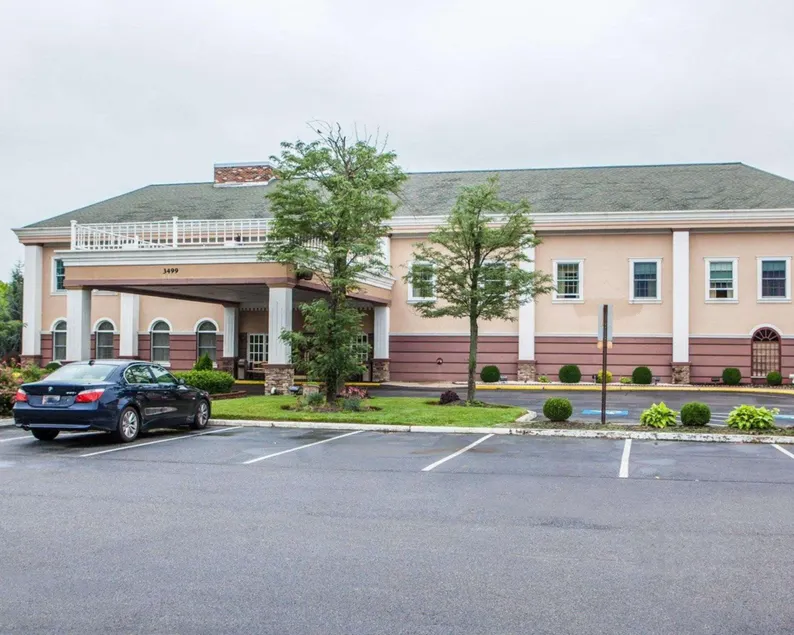 Clarion Hotel Palmer Inn - Image 1