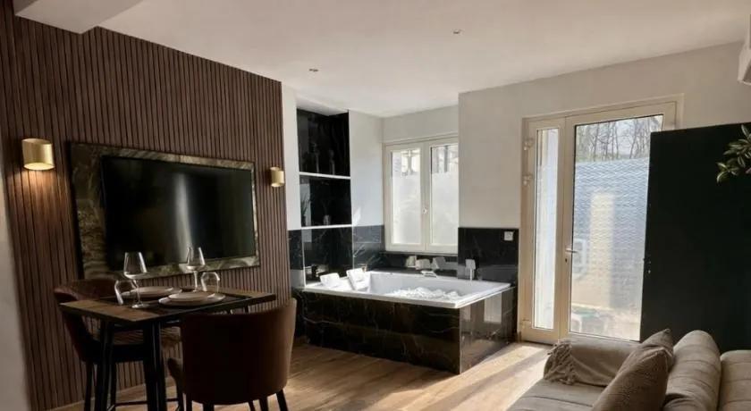 Prestige Suite with Private Hot Tub Sauna Balneotherapy - Image 1