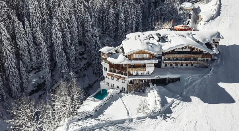 Mooser Hotel - Image 1