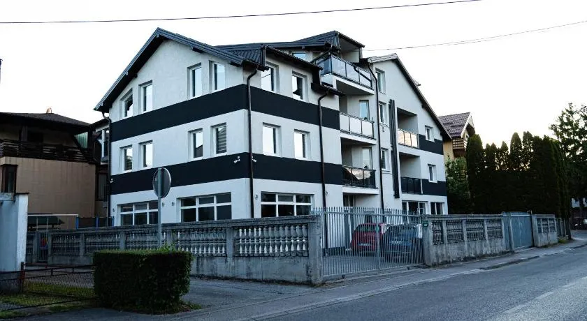 Deluxe apartments - Image 1
