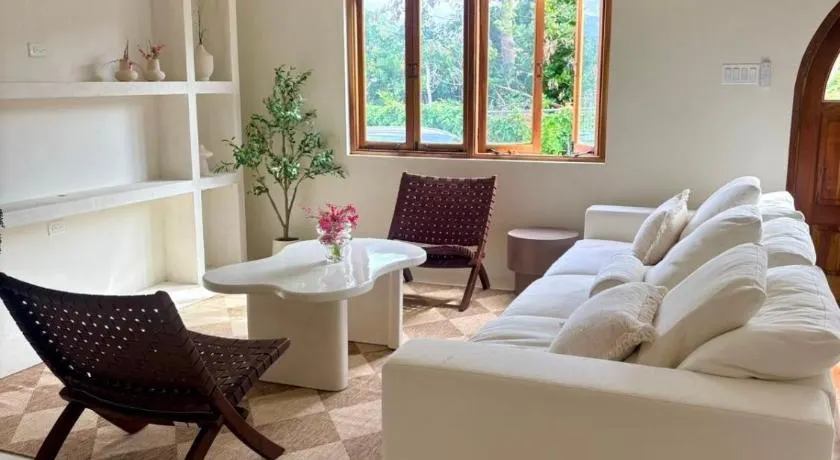 The Nook, Design Led 2BR Villa, Walk to Beach, Jakes, Restaurants and More - Image 1