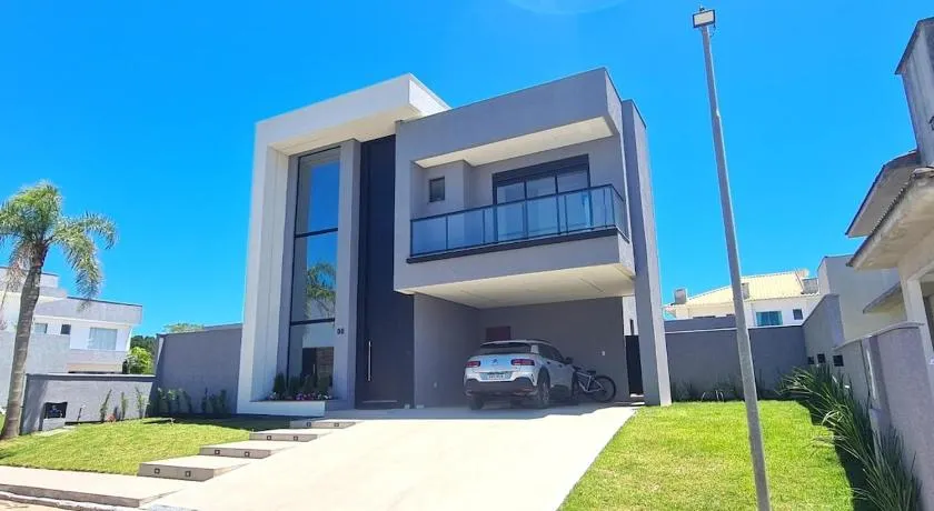 Casa de luxo com 4 Suites Praia dos Ingleses, SC - Image 1