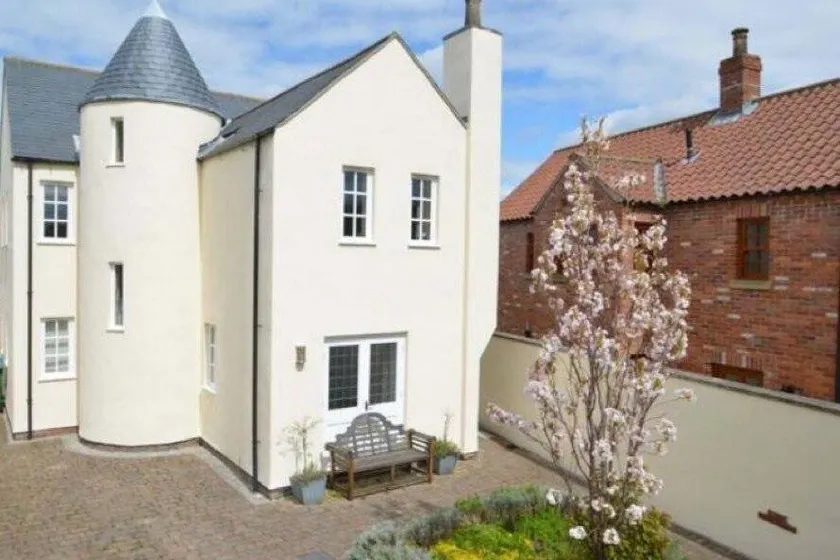 Mackintosh design inspired, pet friendly cottage - Image 1