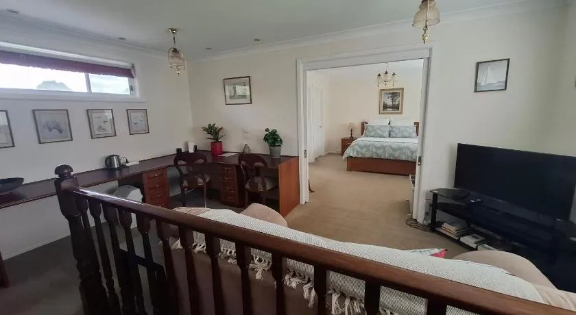 Blackburn Lake Bed and Breakfast - Image 1