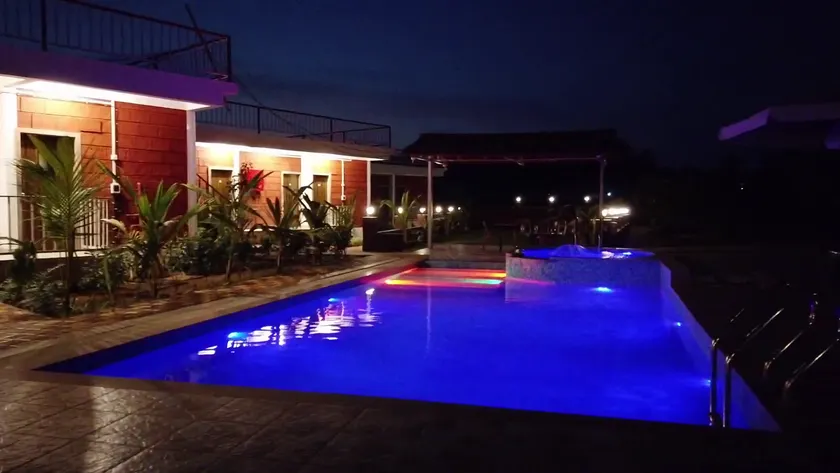 Anchor Beach Resort - Image 1