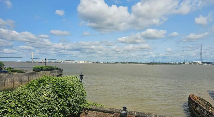 Thames River Side - Image 1