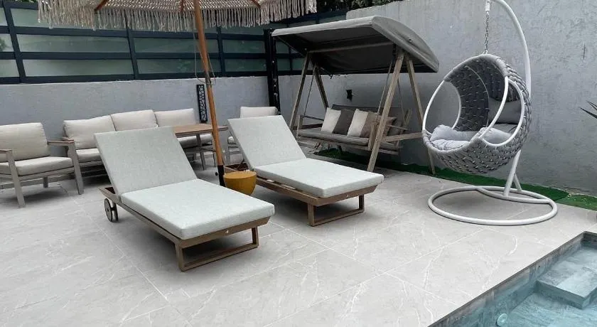 Luxury Guesthouse with Private Pool - Image 1