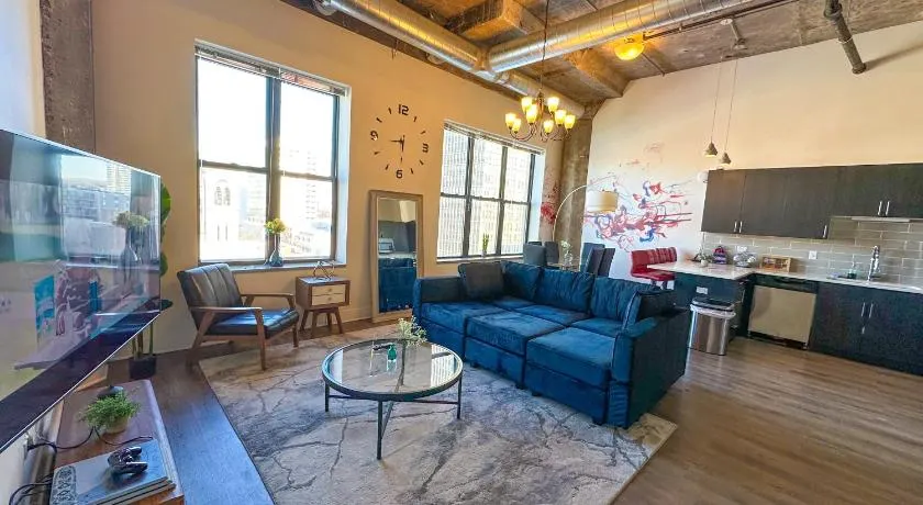 McCormick Place 3BR Luxury Penthouse Duplex with Personal Rooftop and Optional Parking for 8 guests in Chicago South Loop - Image 1