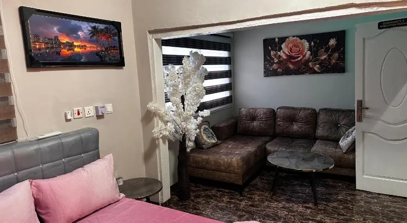 Tema House Guesthouse - Image 1