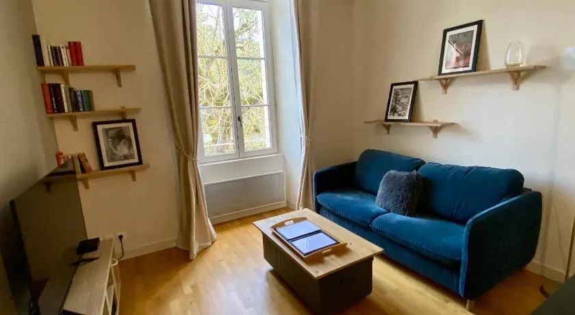 Au Fil du Clain — T2 cosy, parking & fibre - Image 1