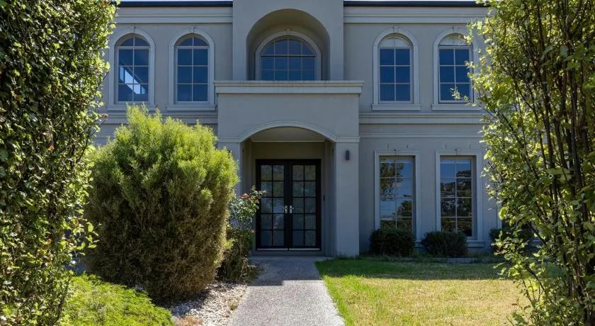 Spacious Home with Ensuites - Image 1
