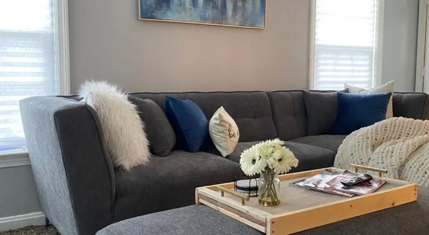 Cozy, Upstairs Apartment Pets Welcome with fee Family Friendly Close to Everything - Image 1