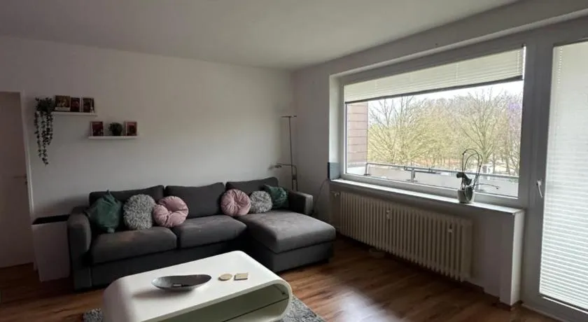 Bright & Spacious 1BR Apartment - Image 1