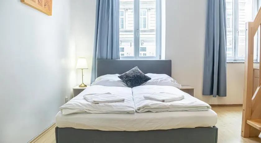 Cozy One Bedroom Apartment With Living Room Close to Wiener Stadthalle - Image 1