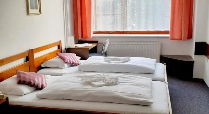 Hotel Apollo - Image 1