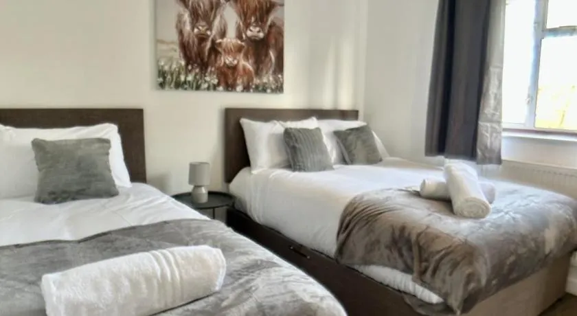 Brynston House, Work Stays Welcome, Free Parking - Image 1