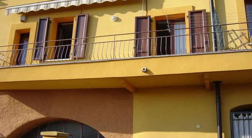 CASA DEL SOLE APPARTAMENTO N° 2 WHITE AND GOLD ROOM - Image 1