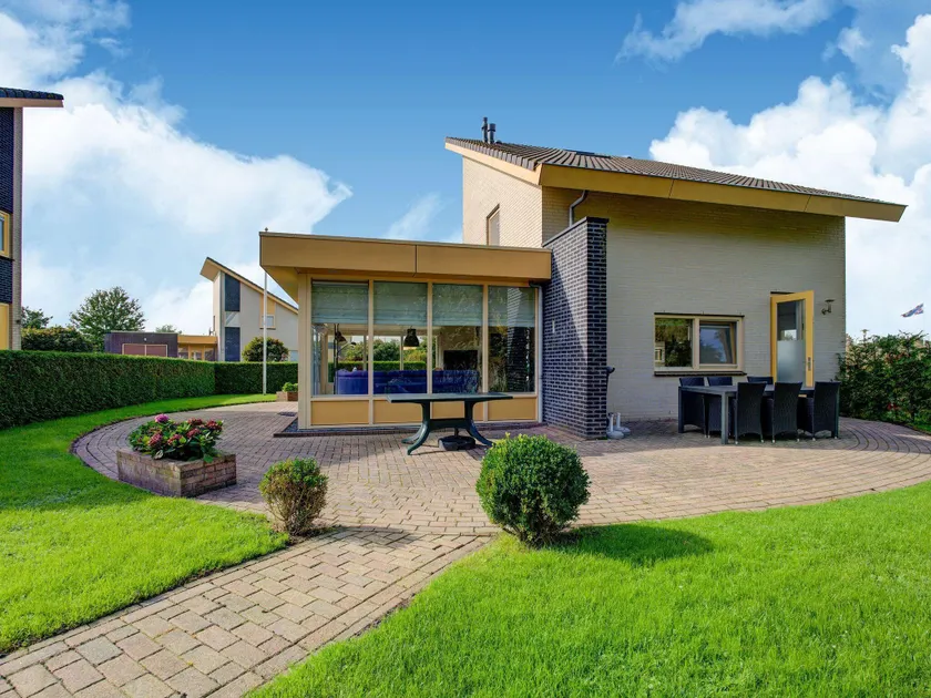 Luxurious Holiday Home in Koudum with Pool - Image 1